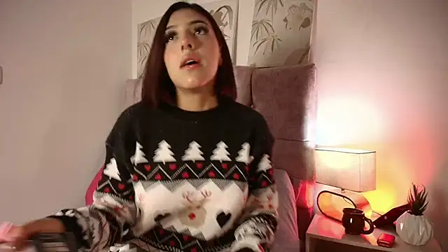 Snapshot of Dulce_Bella_ chatting on 12-14-25, 03:34 Dulce Bella online show from 12-14-25, 03:34