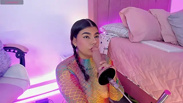 Snapshot of AliceThundeer chatting on 11-14-25, 04:11 AliceThundeer online show from 11-14-25, 04:11