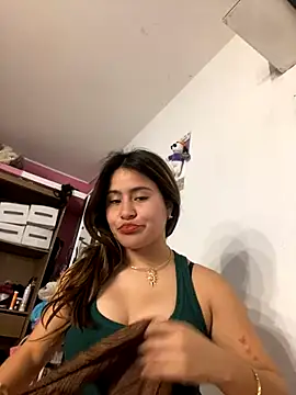 Snapshot of leil_6680 chatting on 10-04-25, 11:14 leil 6680 online show from 10-04-25, 11:14