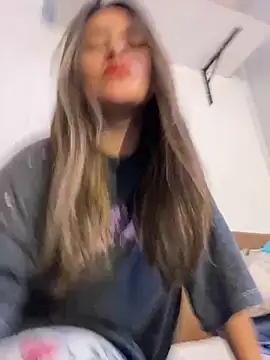 Snapshot of leil_6680 chatting on 11-17-25, 07:30 leil 6680 online show from 11-17-25, 07:30