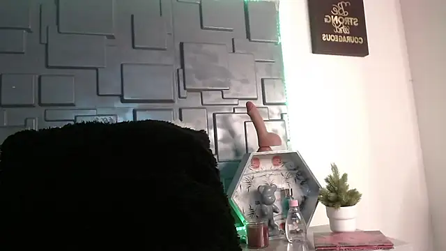 Trinity Knox online show from 09-30-25, 06:13