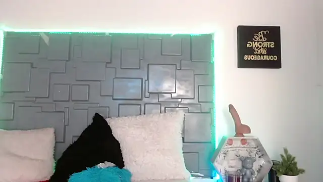 Trinity Knox online show from 10-06-25, 04:26