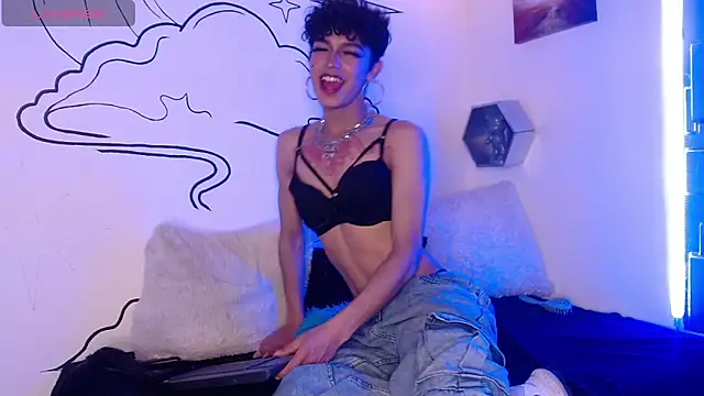 Trinity Knox online show from 10-28-25, 03:58