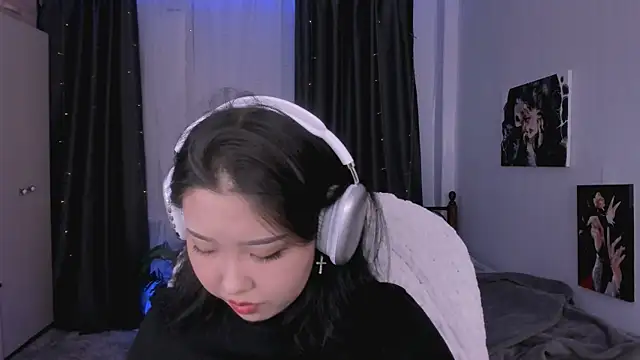 Snapshot of cutieskygirl_ chatting on 11-24-25, 11:37 cutieskygirl online show from 11-24-25, 11:37