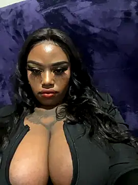 Snapshot of QUEEN_NOBUHLE_777 chatting on 09-30-25, 03:33 QUEEN NOBUHLE 777 online show from 09-30-25, 03:33