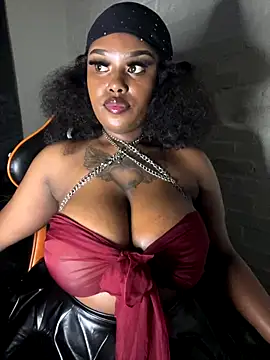 Snapshot of QUEEN_NOBUHLE_777 chatting on 11-26-25, 10:33 QUEEN NOBUHLE 777 online show from 11-26-25, 10:33