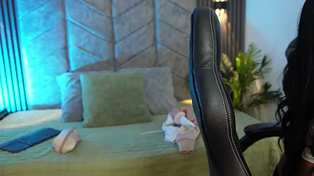 1Anya online show from 10-10-25, 07:35