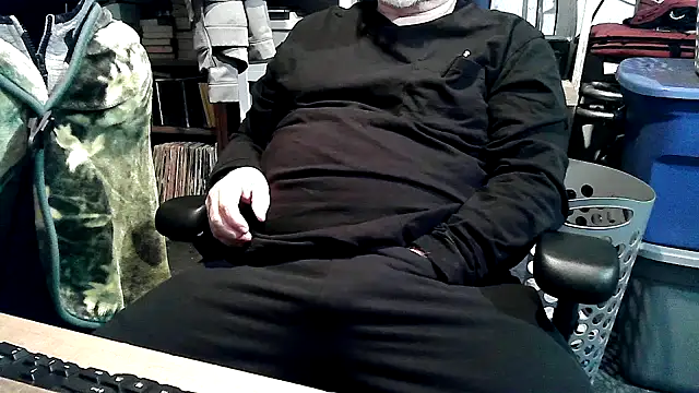 Snapshot of georgew62 chatting on 11-02-25, 06:16 georgew62 online show from 11-02-25, 06:16