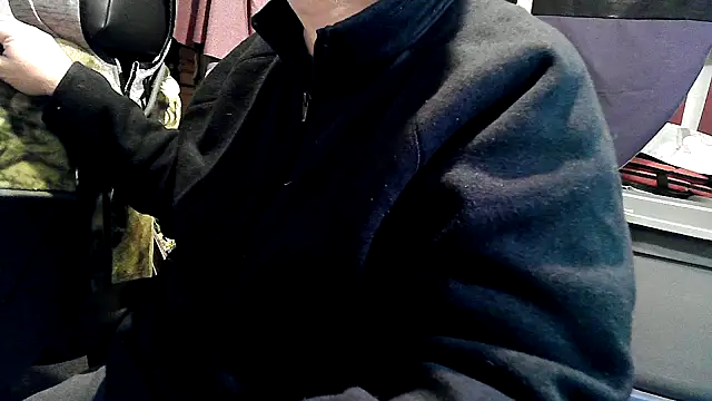 Snapshot of georgew62 chatting on 12-14-25, 01:44 georgew62 online show from 12-14-25, 01:44