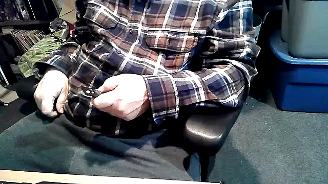 Snapshot of georgew62 chatting on 01-11-26, 01:10 georgew62 online show from 01-11-26, 01:10