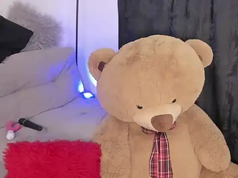 Snapshot of Elyross1_ chatting on 10-12-25, 09:36 Elyross1 online show from 10-12-25, 09:36