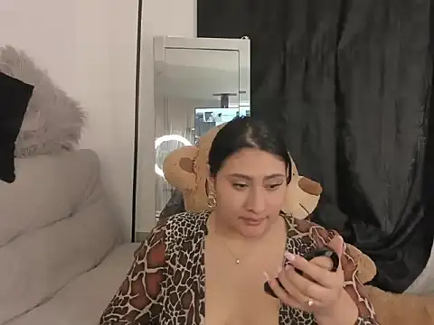 Snapshot of Elyross1_ chatting on 10-22-25, 11:37 Elyross1 online show from 10-22-25, 11:37