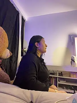 Snapshot of Elyross1_ chatting on 10-24-25, 11:23 Elyross1 online show from 10-24-25, 11:23