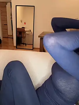 SophiiaStarr online show from 11-30-25, 06:12