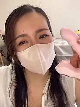 Snapshot of NATSUMI00 chatting on 09-28-25, 05:13 NATSUMI00 online show from 09-28-25, 05:13