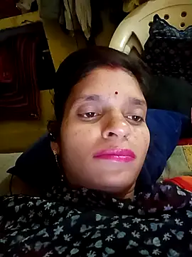 Snapshot of Punam_jindal chatting on 04-27-26, 11:30 Punam jindal online show from 04-27-26, 11:30