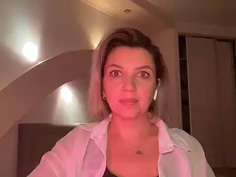 Snapshot of Fravelle chatting on 11-01-25, 05:37 Fravelle online show from 11-01-25, 05:37