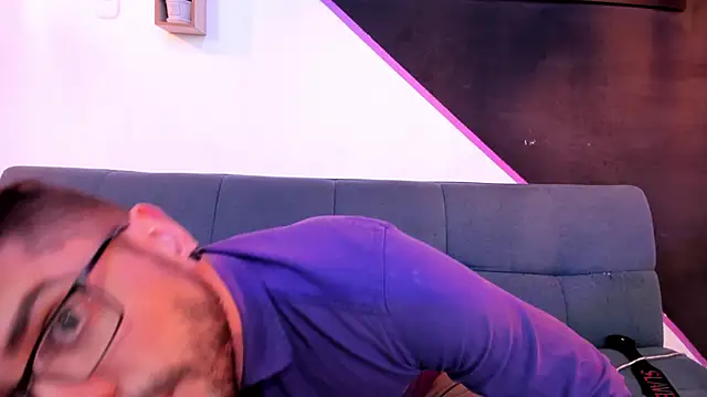 Snapshot of DanteWinter chatting on 09-09-25, 04:01 DanteWinter online show from 09-09-25, 04:01