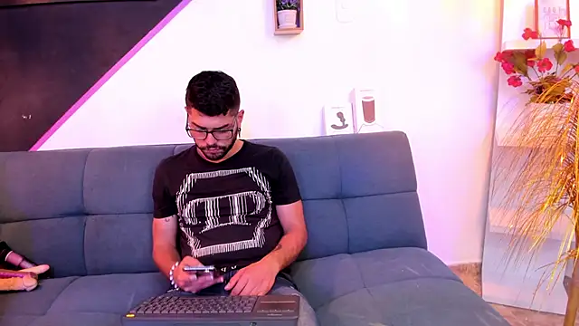 Snapshot of DanteWinter chatting on 09-12-25, 04:01 DanteWinter online show from 09-12-25, 04:01