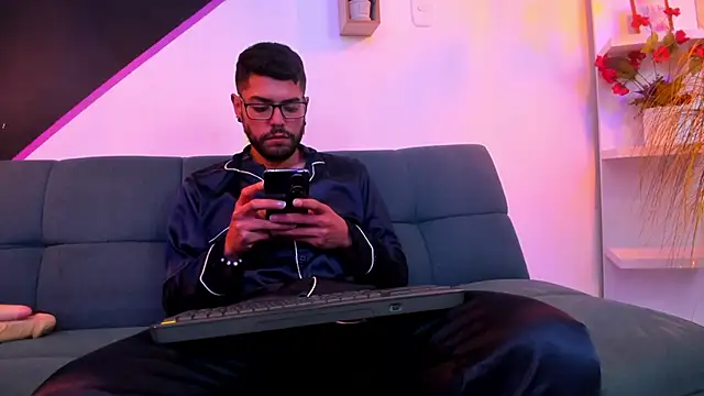 Snapshot of DanteWinter chatting on 09-13-25, 04:01 DanteWinter online show from 09-13-25, 04:01