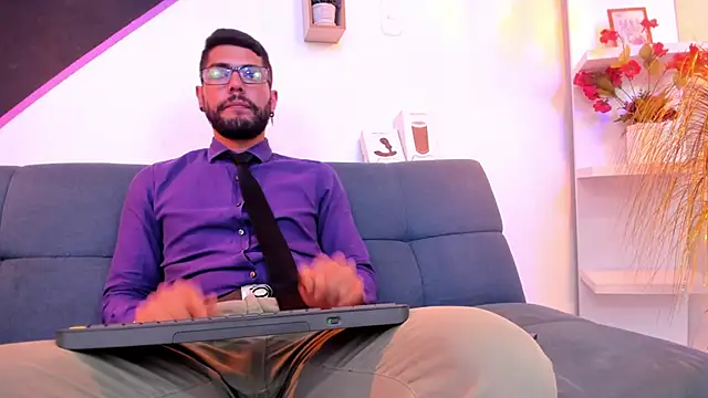 Snapshot of DanteWinter chatting on 09-16-25, 04:13 DanteWinter online show from 09-16-25, 04:13