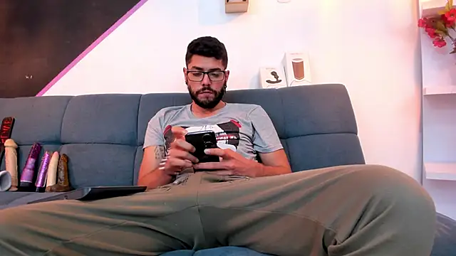 Snapshot of DanteWinter chatting on 09-23-25, 03:31 DanteWinter online show from 09-23-25, 03:31