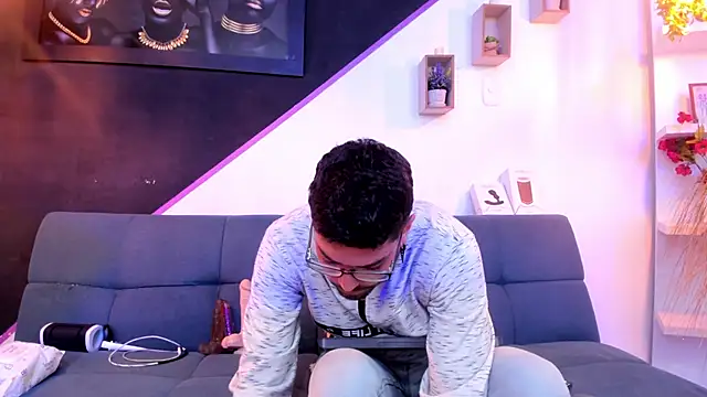 Snapshot of DanteWinter chatting on 10-02-25, 03:35 DanteWinter online show from 10-02-25, 03:35