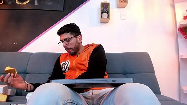 Snapshot of DanteWinter chatting on 10-03-25, 03:25 DanteWinter online show from 10-03-25, 03:25