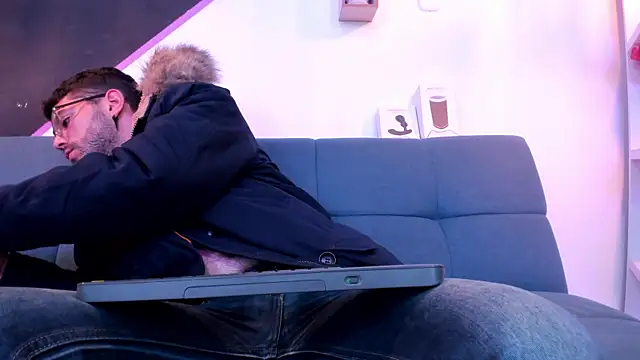 Snapshot of DanteWinter chatting on 10-04-25, 03:37 DanteWinter online show from 10-04-25, 03:37