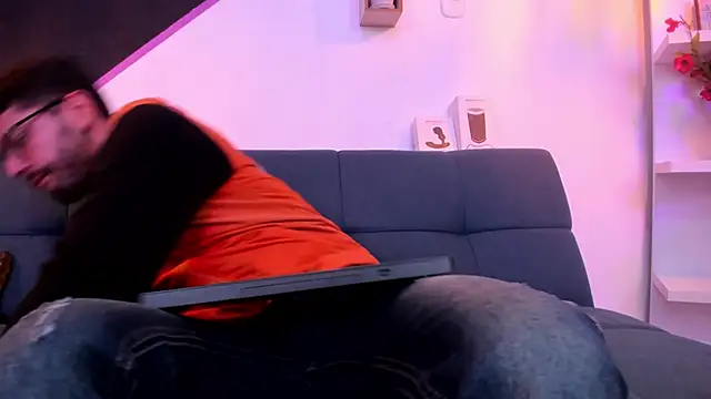 Snapshot of DanteWinter chatting on 10-06-25, 02:09 DanteWinter online show from 10-06-25, 02:09