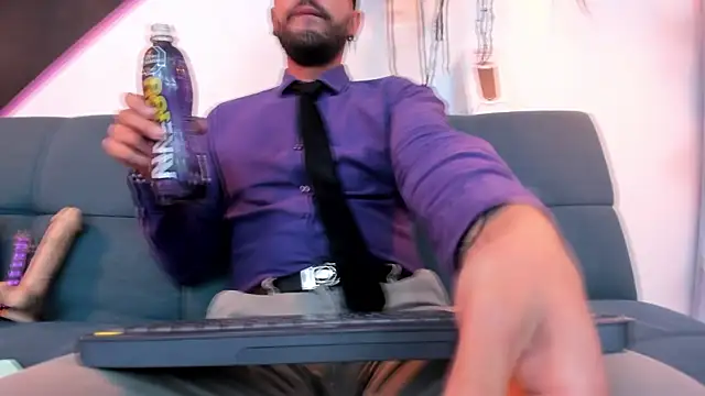 Snapshot of DanteWinter chatting on 10-11-25, 03:17 DanteWinter online show from 10-11-25, 03:17