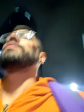 Snapshot of DanteWinter chatting on 10-21-25, 02:34 DanteWinter online show from 10-21-25, 02:34