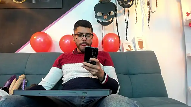 Snapshot of DanteWinter chatting on 10-25-25, 03:47 DanteWinter online show from 10-25-25, 03:47