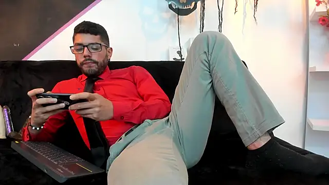 Snapshot of DanteWinter chatting on 10-27-25, 03:32 DanteWinter online show from 10-27-25, 03:32