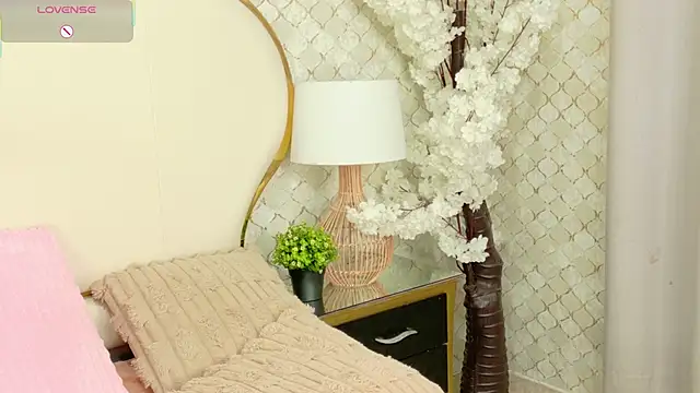 Snapshot of MadissonBonny_ chatting on 10-22-25, 09:20 MadissonBonny  online show from 10-22-25, 09:20