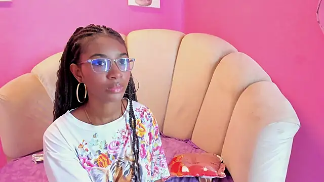 Snapshot of MarianRosse chatting on 10-02-25, 08:27 MarianRosse online show from 10-02-25, 08:27