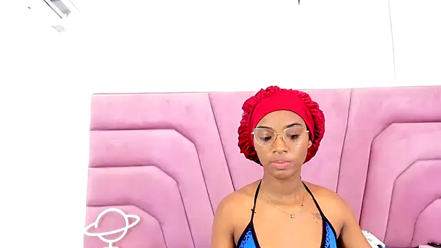 Snapshot of MarianRosse chatting on 10-12-25, 07:46 MarianRosse online show from 10-12-25, 07:46