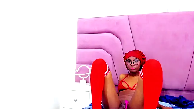 Snapshot of MarianRosse chatting on 10-14-25, 08:04 MarianRosse online show from 10-14-25, 08:04