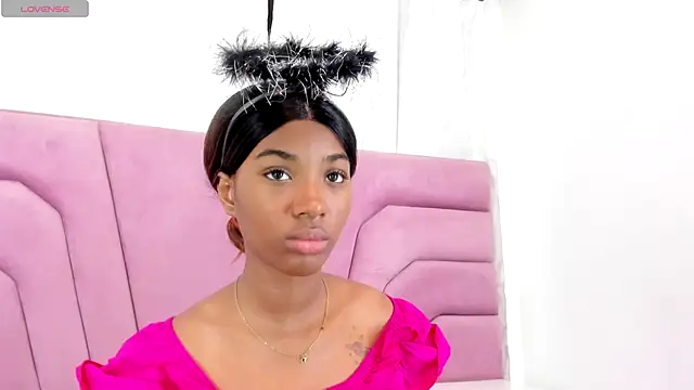 Snapshot of MarianRosse chatting on 10-18-25, 07:36 MarianRosse online show from 10-18-25, 07:36