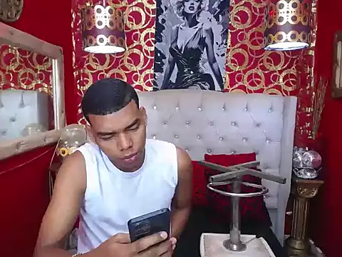 Snapshot of TWOBOYSPEINHOT chatting on 09-12-25, 01:11 TWOBOYSPEINHOT online show from 09-12-25, 01:11