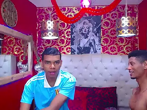 Snapshot of TWOBOYSPEINHOT chatting on 10-11-25, 11:58 TWOBOYSPEINHOT online show from 10-11-25, 11:58