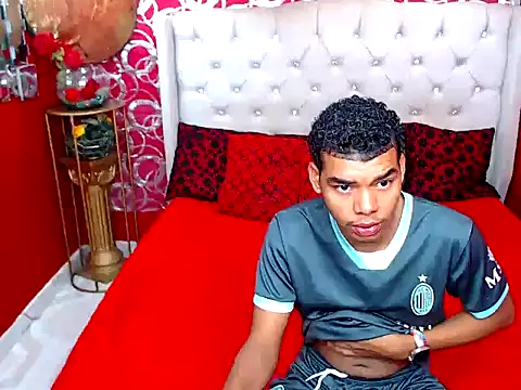 Snapshot of TWOBOYSPEINHOT chatting on 11-18-25, 11:59 TWOBOYSPEINHOT online show from 11-18-25, 11:59