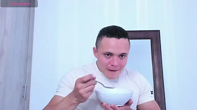 KingLevi01 online show from 10-02-25, 09:11