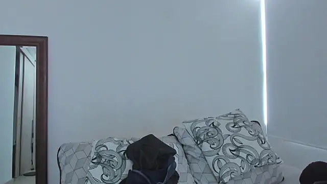 Snapshot of KingLevi01 chatting on 05-12-26, 05:54 KingLevi01 online show from 05-12-26, 05:54