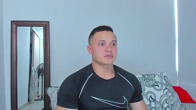 Snapshot of KingLevi01 chatting on 05-28-26, 10:40 KingLevi01 online show from 05-28-26, 10:40