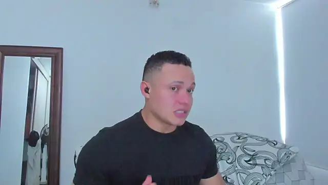 Snapshot of KingLevi01 chatting on 05-29-26, 03:54 KingLevi01 online show from 05-29-26, 03:54
