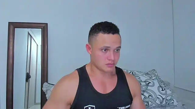 Snapshot of KingLevi01 chatting on 06-08-26, 01:39 KingLevi01 online show from 06-08-26, 01:39
