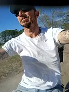 Snapshot of Mrluckstick chatting on 03-10-26, 08:25 Mrluckstick online show from 03-10-26, 08:25