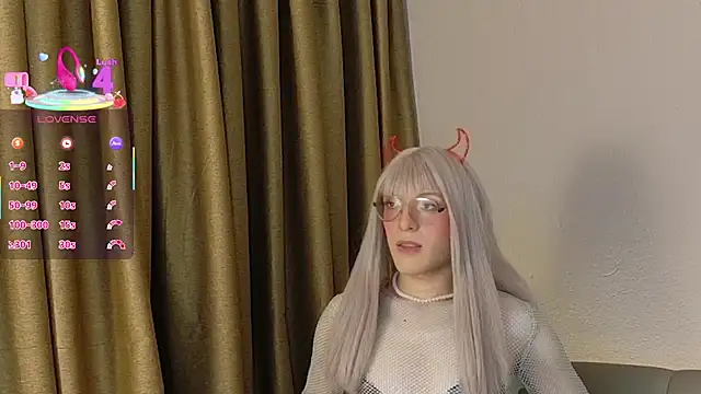 Snapshot of Breidyhard chatting on 10-25-25, 05:15 Breidyhard online show from 10-25-25, 05:15