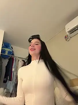 Snapshot of Min_junn chatting on 09-20-25, 01:39 Min junn online show from 09-20-25, 01:39